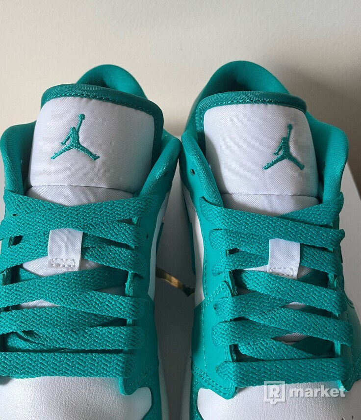 Jordan 1 low emerald