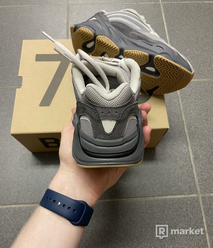 Adidas Yeezy 700 Tephra - EU 36