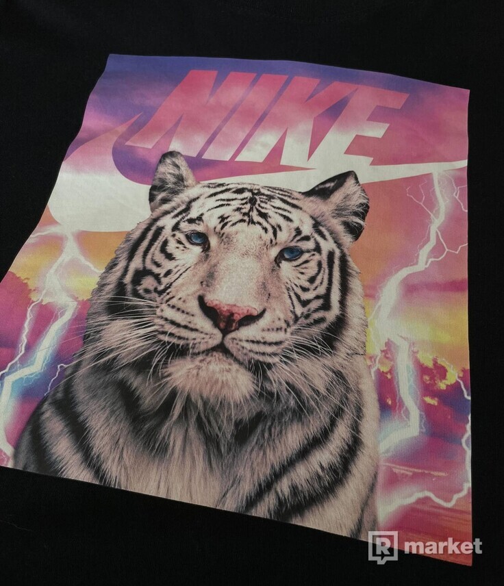 Nike Tiger tee L