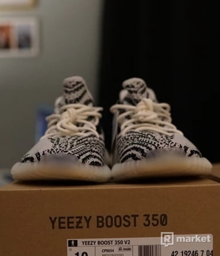 Yeezy 350 zebra