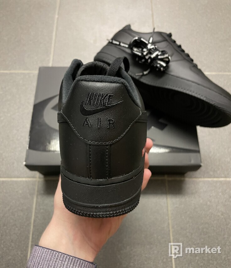 Nike Air Force 1 Supreme Black