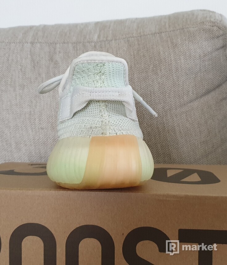 YEEZY hyperspace 350 V2