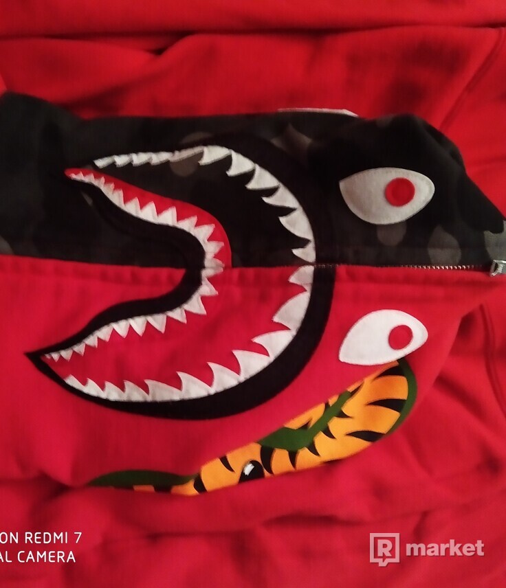 Bape shark hoodie red/camo full zip