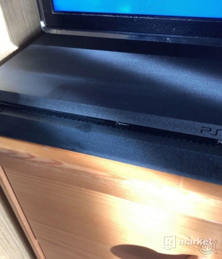 PS4 slim 1TB, 3 hry, 2 ovladače - NOVÉ