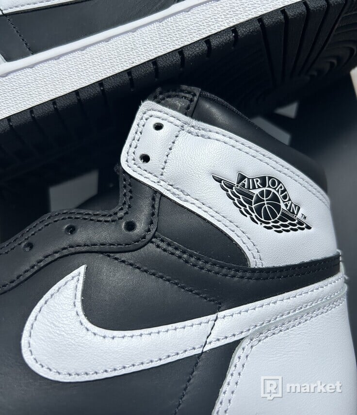 Air Jordan 1 High Black White